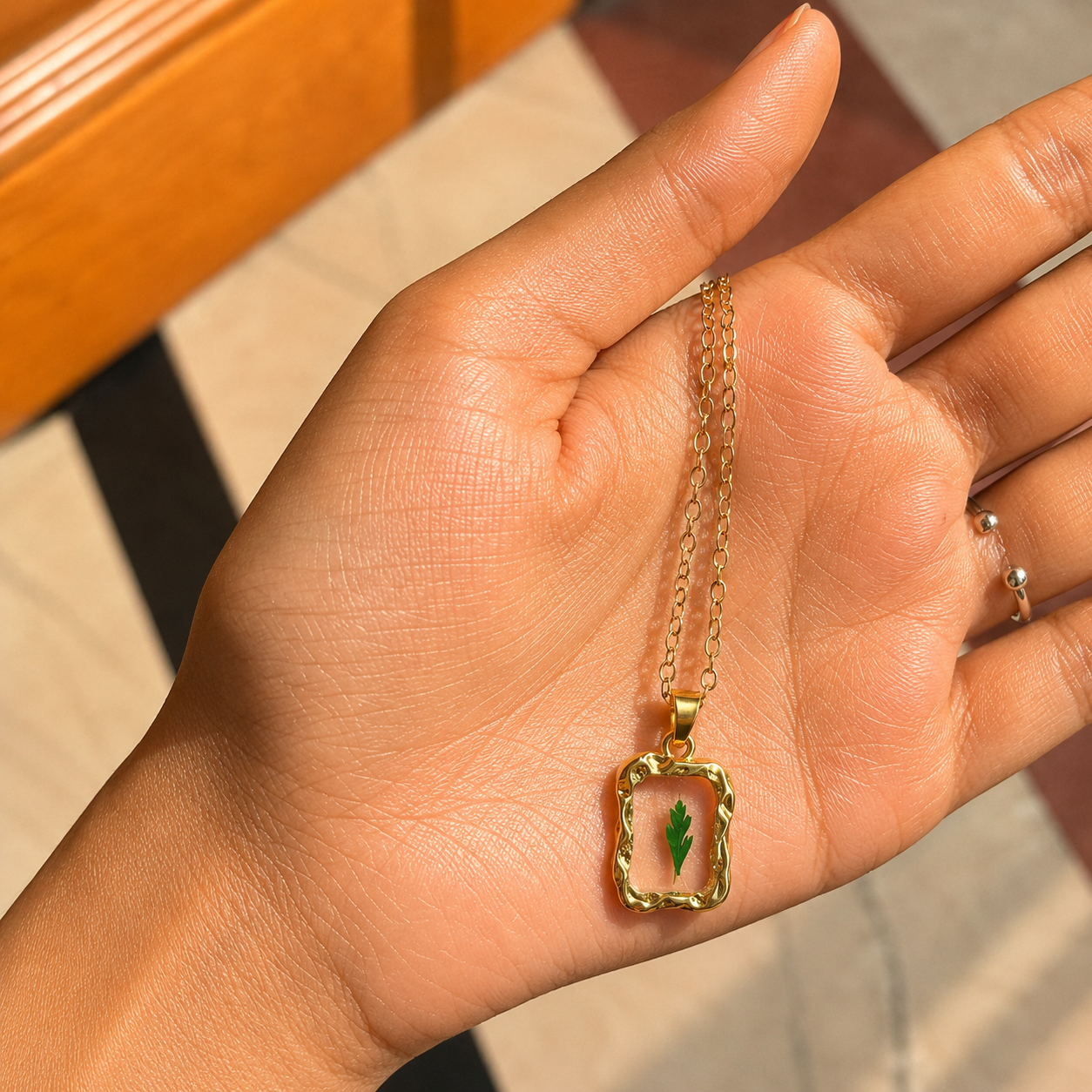 Leaflet Neckpiece